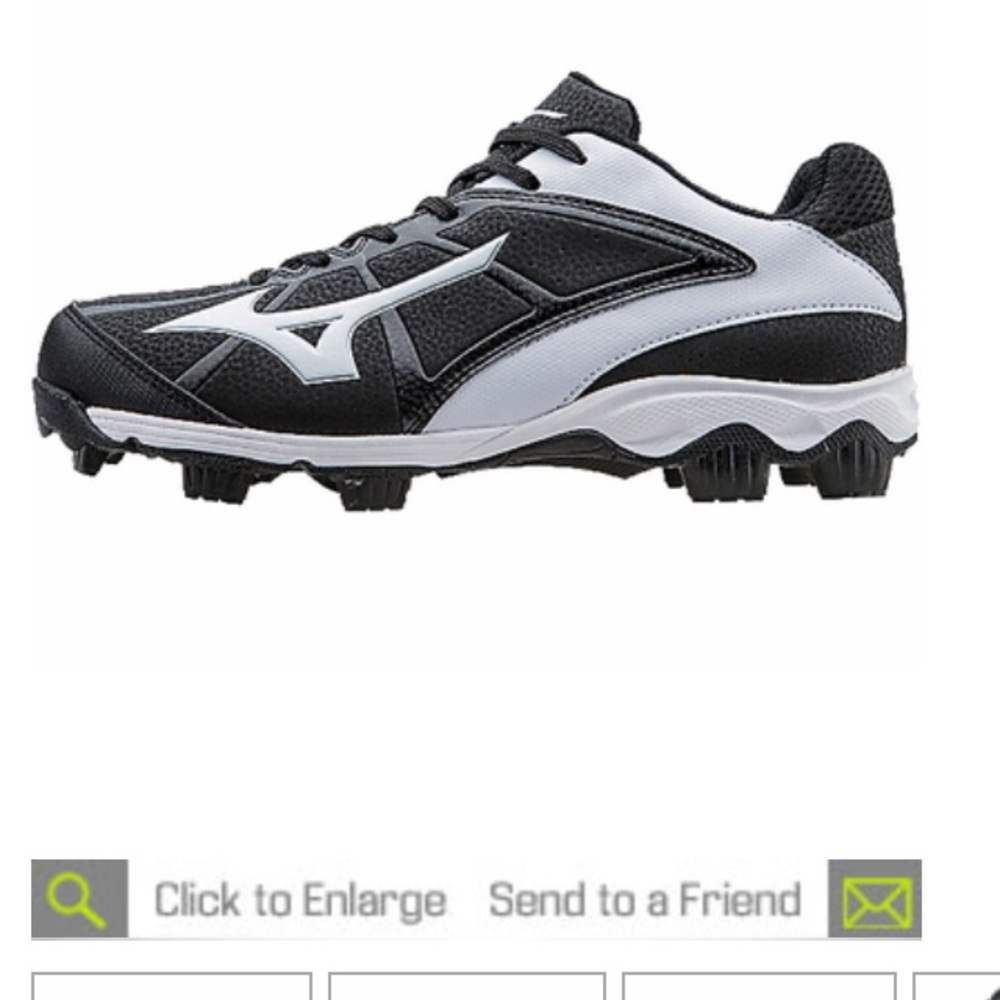 Women’s Mizuno 9 spike softball shoes